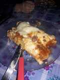 Canelones de acelga, carne picada y sesos con salsa blanca y salsa roja