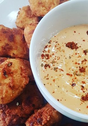 Una foto de Daditos de Merluza con salsa de ñora