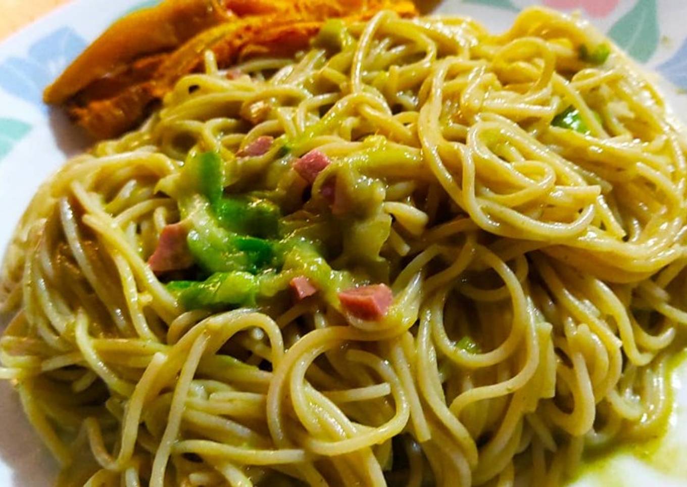 Carbonara de aguacate y calabacín