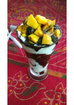 A picture of Mango Honey Chocolate Drink.