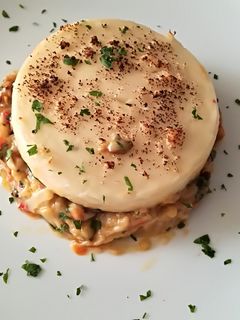 Una foto de Milhoja de calabacín rellena de marisco