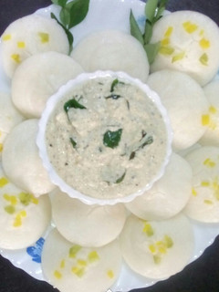 ইডলি আর নারিকেল, বাদামের চাটনি (idli narkel badamer chatni recipe in Bengali) রেসিপির প্রধান ছবি