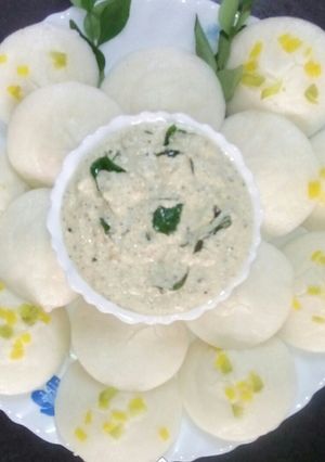 ইডলি আর নারিকেল, বাদামের চাটনি (idli narkel badamer chatni recipe in Bengali) রেসিপির প্রধান ছবি