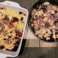A picture of Easy berries crumble 😍.
