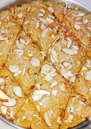 સુખડી(sukhdi recipe in gujarati) રેસીપી મુખ્ય ફોટો