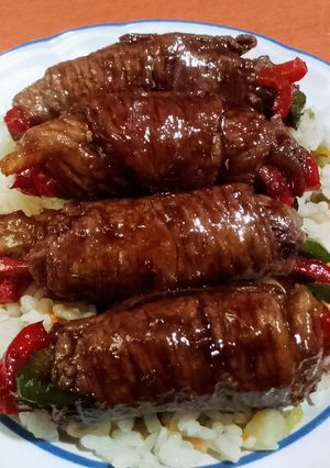 Una foto de Rollitos de res rellenos de pimientos