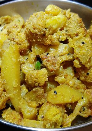 ফুলকপির চচ্চড়ি (Fulkopir chorchhori recipe in bengali) রেসিপির প্রধান ছবি