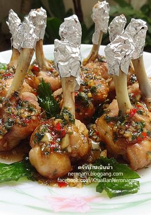 รูปของ ปีกไก่ทอดซอสกะเพรา