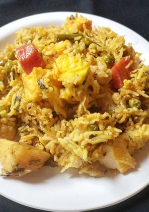 ভেজ বিরিয়ানি(Veg biriyani recipe in bengali) রেসিপির প্রধান ছবি