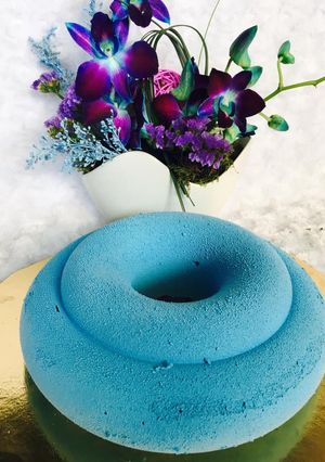 Une photo de Entremet pêche blanc et framboise