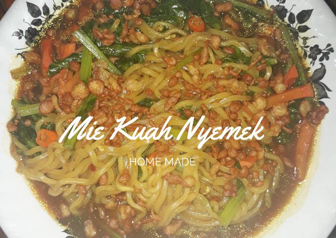 Mie Kuah Nyemek