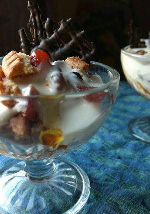 A picture of Rich Plum custard Pudding.