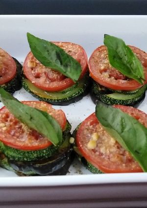Una foto de Torre de verduras grilladas