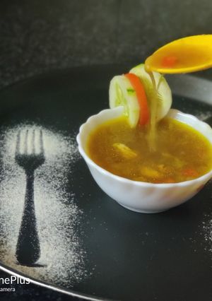 চিকেন স্যুপ (Chicken soup recipe in Bengali) রেসিপির প্রধান ছবি