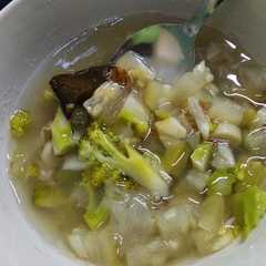 A picture of Sayur bening labu air+brokoli.