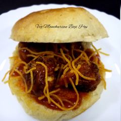 A picture of Manchurian bhaji Pav (Manchurian Bun).
