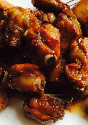 Hình của món Sườn kho chua ngọt.