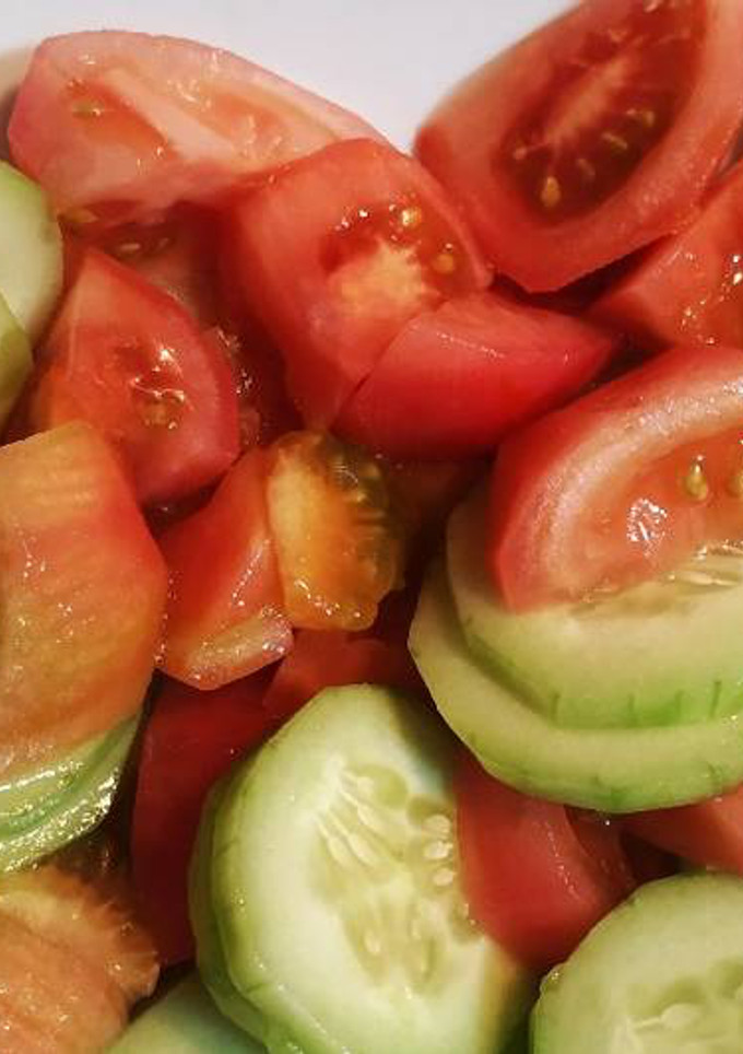 Una foto de Picadillo de tomate y pepino