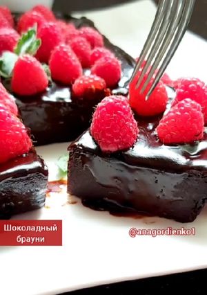 Фото Ешь и худей. Шоколадный брауни с малиной.
