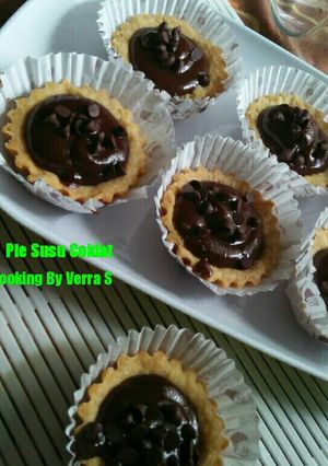Foto resep Pie Vla Susu Coklat topping chocochips
