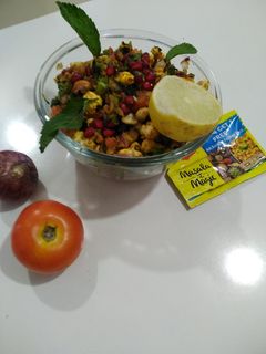 મેગી મસાલા પોપકોન ચાટ (Maggi Masala Popcorn Chaat Recipe In Gujarati) રેસીપી મુખ્ય ફોટો
