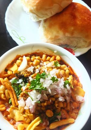 A picture of Misal Pav (homemade masala).