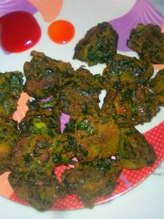 पालक पकोड़ा (Palak pakoda recipe in hindi) रेसिपी मुख्य फोटो