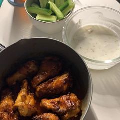 A picture of Buffalo wings.