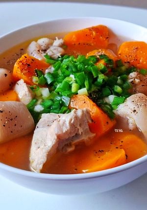 Hình của món Canh ĐUÔI HEO nấu với cà rốt 🥕.
