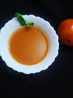 टोमेटो सूप (Tomato soup recipe in Hindi) रेसिपी मुख्य फोटो