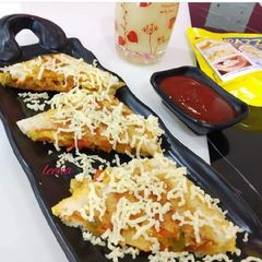 A picture of Baby Corn jalfrazie macroni sandwich.