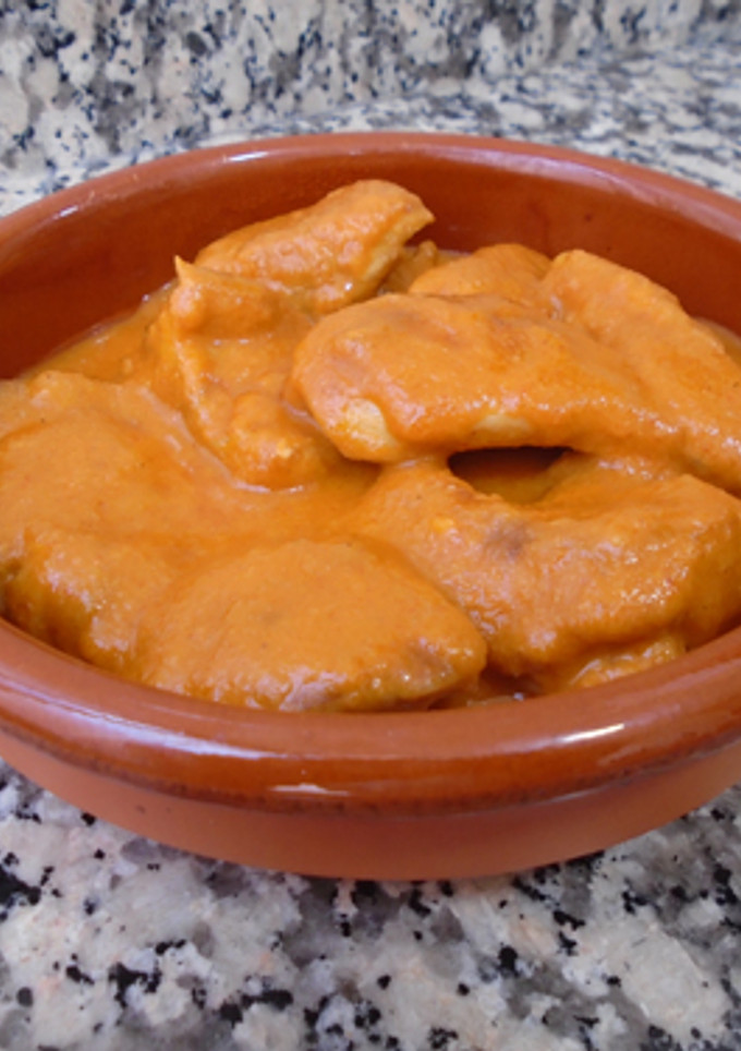 Una foto de Butter chicken o pollo con salsa de mantequilla
