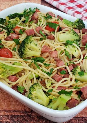 Foto de Macarrão com Brócolis Bacon e Calabresa