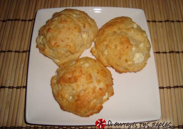 Mini cheese pies in an instant