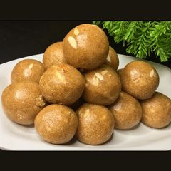 A picture of Gond Ladoo.