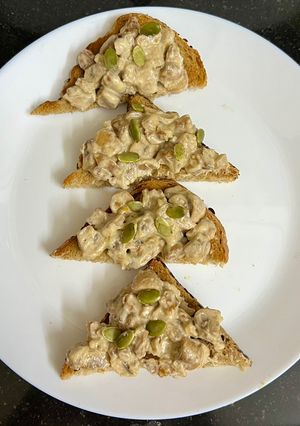 A picture of Creamy Walnut Mushroom 🍄‍🟫 Toast.