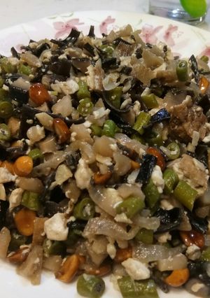 A picture of Mixed Vege with Tofu and Peanuts.