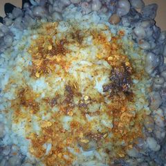 A picture of Wake da shinkafa with mai da yaji da maggi.
