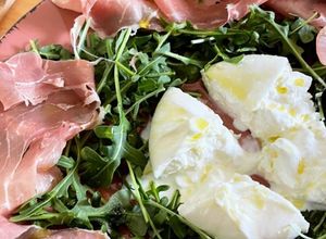 Foto de Burrata com Presunto e Rúcula