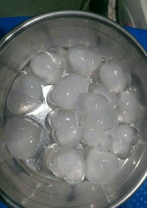 A picture of Transparent Ice Hearts.