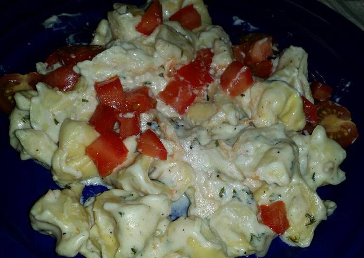 Recipe of Speedy Tortellini with homemade alfredo garlic sauce