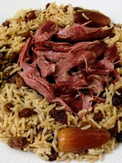 Una foto de Arroz con pato, anís y frutos secos