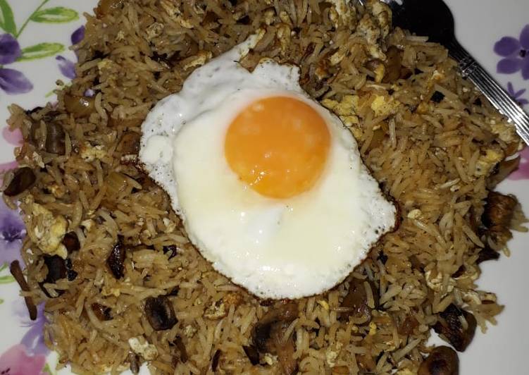 Mushroom rice with eggs two ways