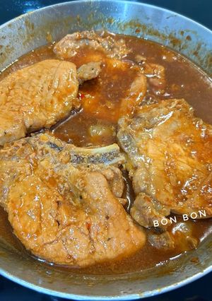 Hình của món Sườn Cốt Lết Rim Me.