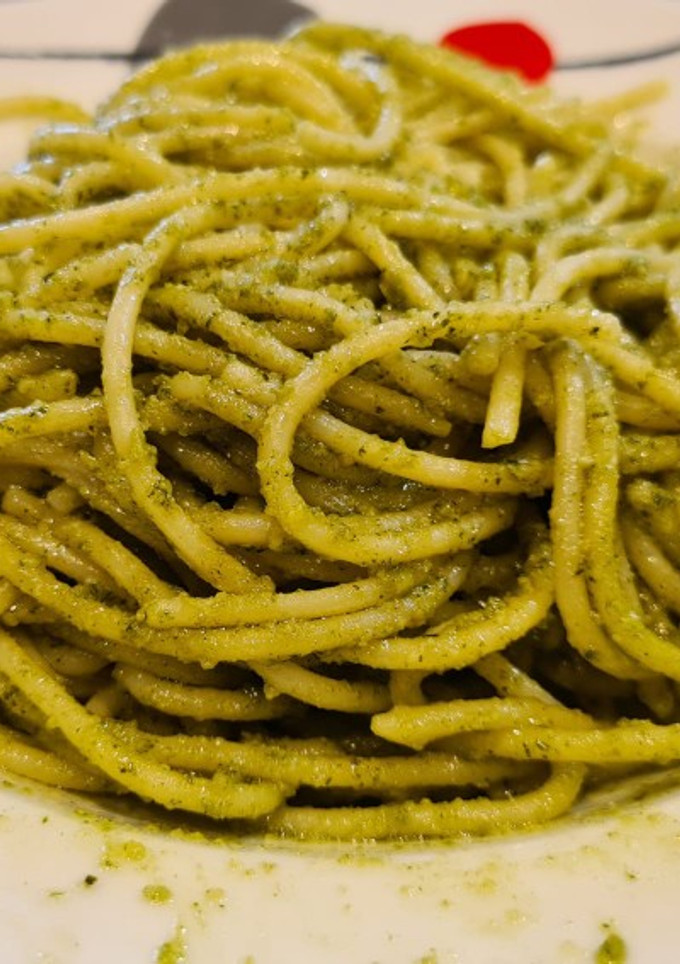 Una foto de Espaguetis al pesto de anacardos