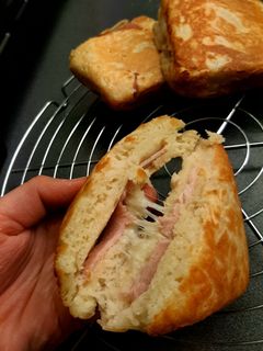 Une photo de Pancakes fourrés au jambon et fromage