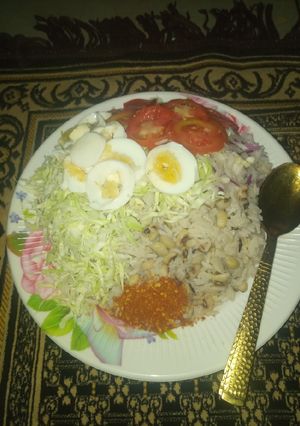 A picture of Shinkafa da wake da mai da yaji.