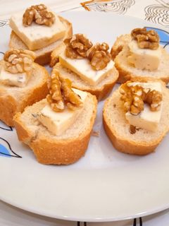 Una foto de Bocaditos de gorgonzola y nueces