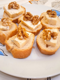 Una foto de Bocaditos de gorgonzola y nueces