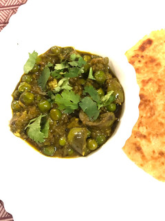 વટાણા રીંગણનુ ગ્રીન શાક (Vatana Ringan Green Shak Recipe In Gujarati) રેસીપી મુખ્ય ફોટો